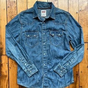 Levi’s Denim Pearl Button Down Shirt Size Small Western